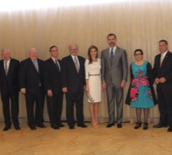 Los Príncipes de Asturias con el rector de la Universidad Internacional de Florida y los responsables de la Cátedra de Estudios Mediterráneos